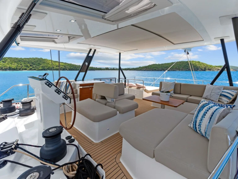 Noleggio Yacht di lusso Fountaine Pajot con patente nautica