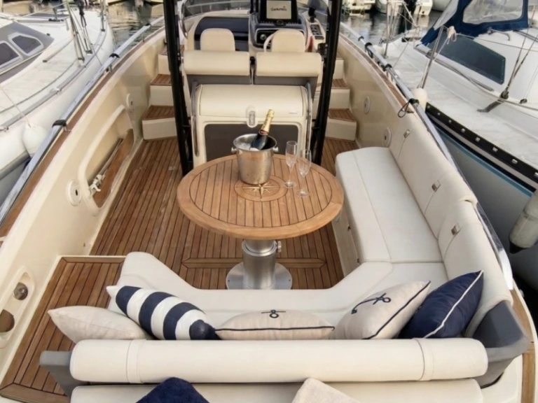 Invictus  Invictus 280 TT da affittare a  Mandelieu-la-Napoule