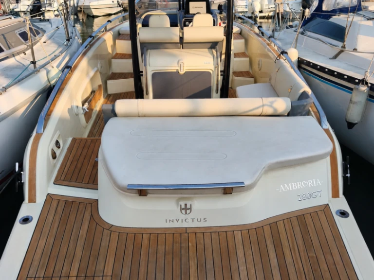 Noleggio Yacht di lusso a Mandelieu-la-Napoule – Invictus  Invictus 280 TT