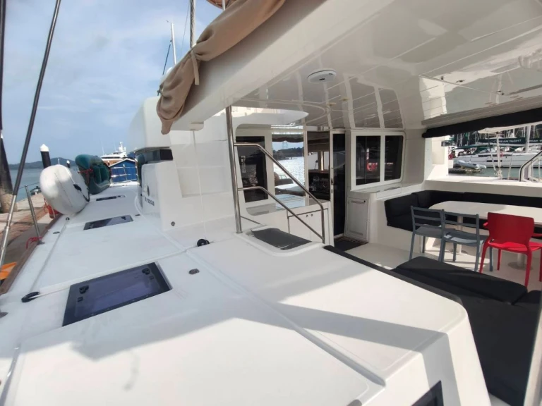 Catamarano a noleggio a Mai Khao al miglior prezzo