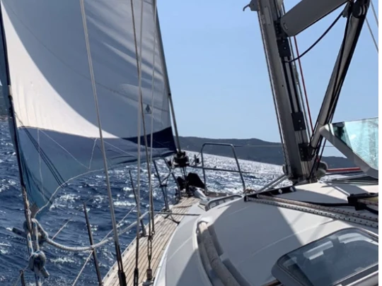 Noleggio Barca a vela Jeanneau con patente nautica