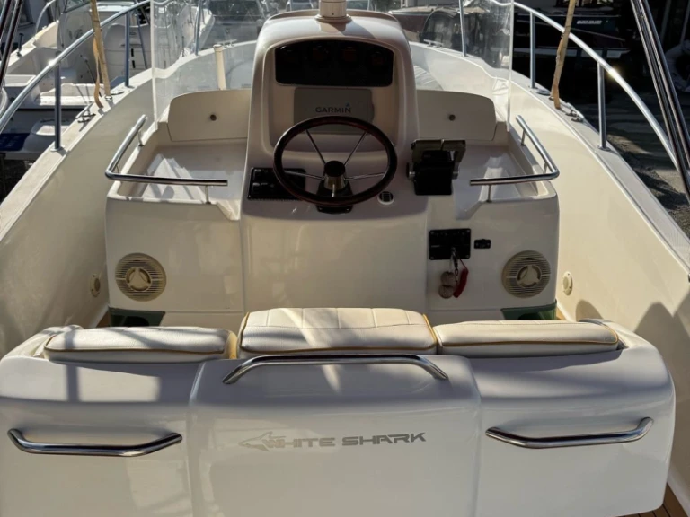 Noleggio a Tribunj – Kelt WHITE SHARK 265 su SamBoat