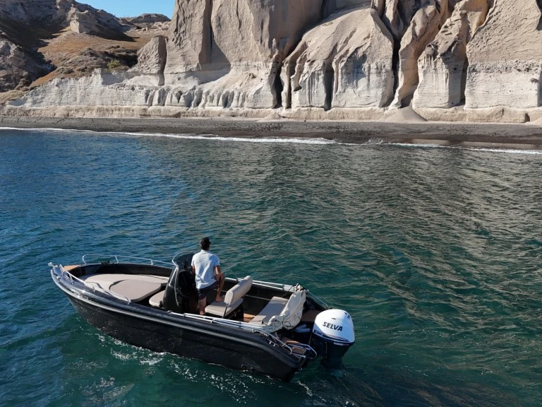 Noleggio Barca a motore con o senza skipper Poseidon a Mílos