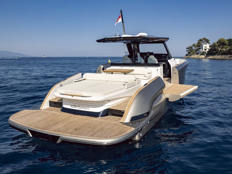 Noleggiare una Solaris Power Solaris Power Open 44 a Monaco