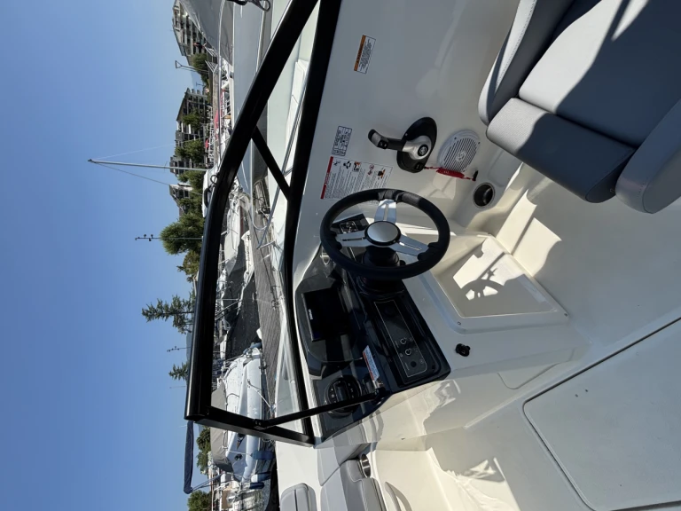 Noleggio Barca a motore con o senza skipper Bayliner a Aix-les-Bains