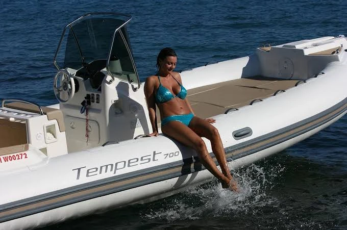 Noleggio Gommone Capelli con patente nautica
