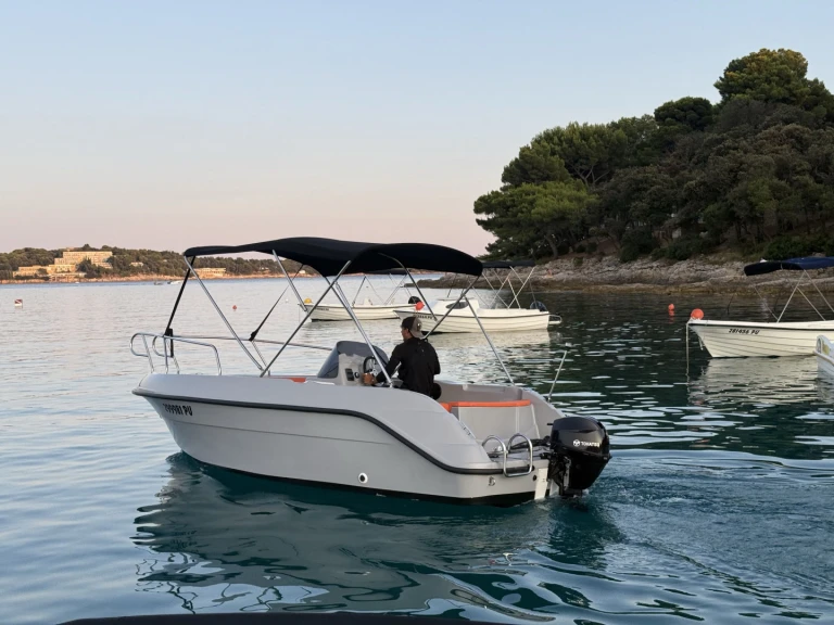Noleggio Barca a motore con o senza skipper sport-mare a Pola