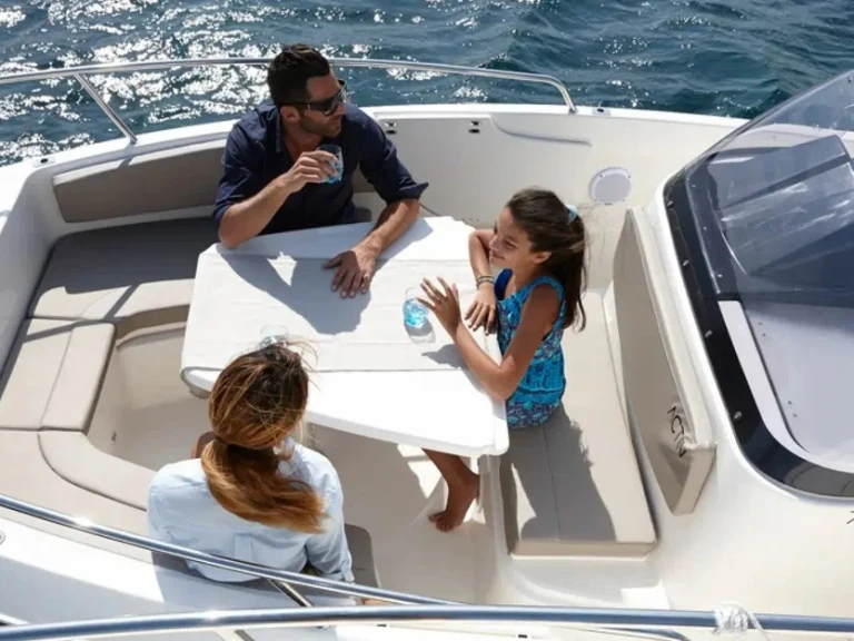 Noleggio Barca a motore Quicksilver con patente nautica