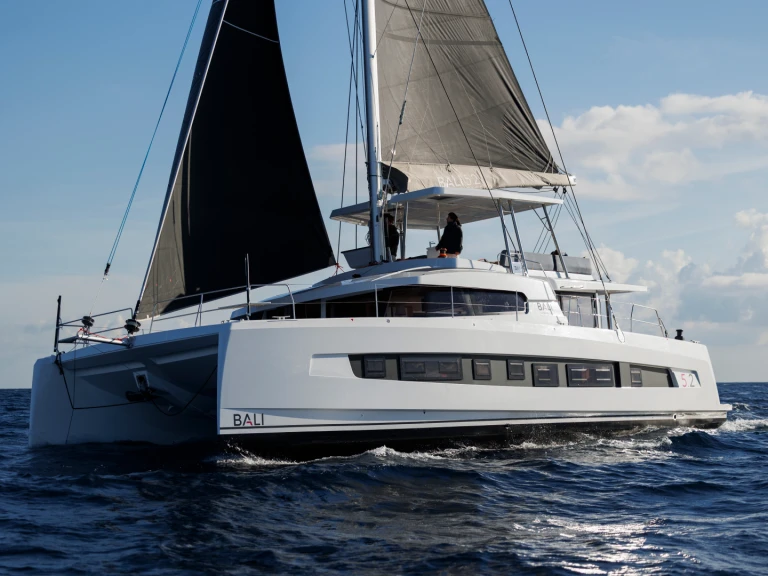 Noleggio Catamarano Bali con patente nautica