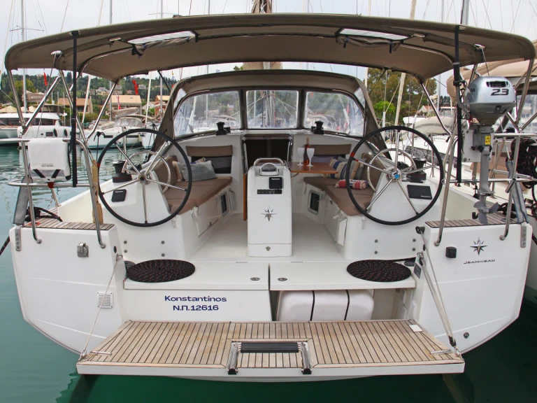 Noleggio barche Jeanneau Sun Odyssey 410 a Piso Livadi su Samboat