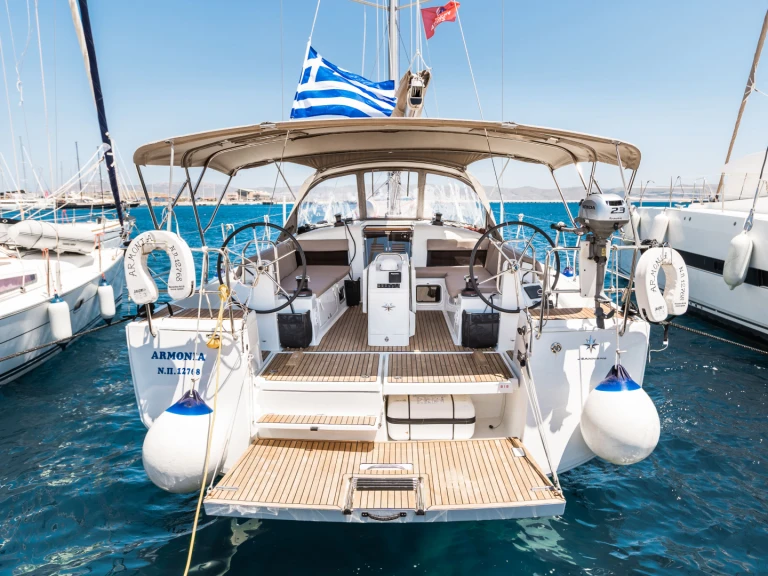 Noleggio barche Jeanneau Sun Odyssey 440 a Lávrio su Samboat