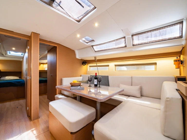 Noleggio barche Jeanneau Sun Odyssey 490 a Lávrio su Samboat