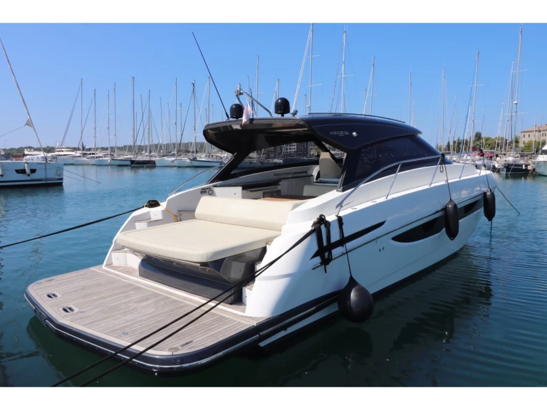 Noleggio Barca a motore Focus con patente nautica