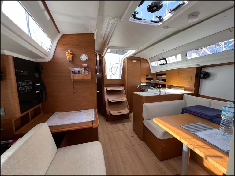 Noleggio a Gouviá – Jeanneau Sun Odyssey 380 su SamBoat