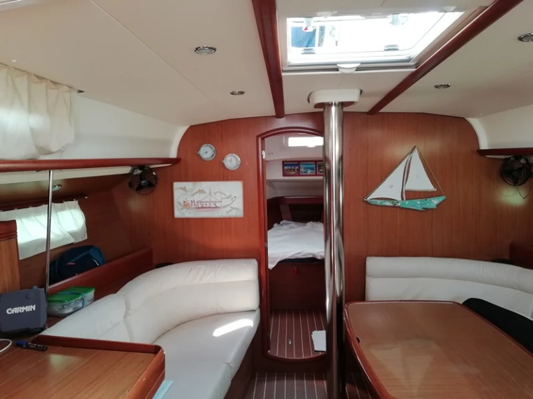 Noleggio Barca a vela Jeanneau con patente nautica