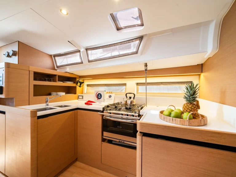 Noleggiare una Jeanneau Sun Odyssey 490 a Lávrio