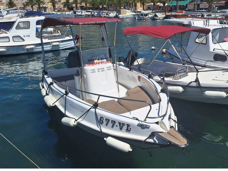 Barca a motore a noleggio a Vela Luka al miglior prezzo