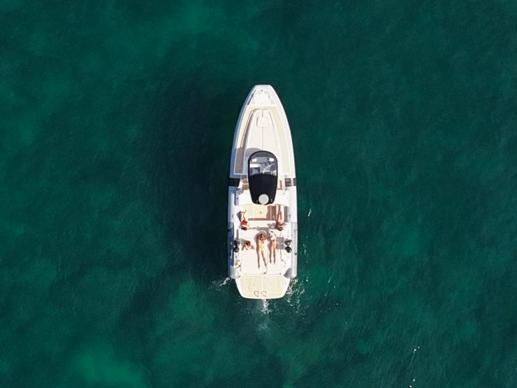 Noleggio barche Pirelli PZero 1100 Cabin a Puerto De Barbate su Samboat