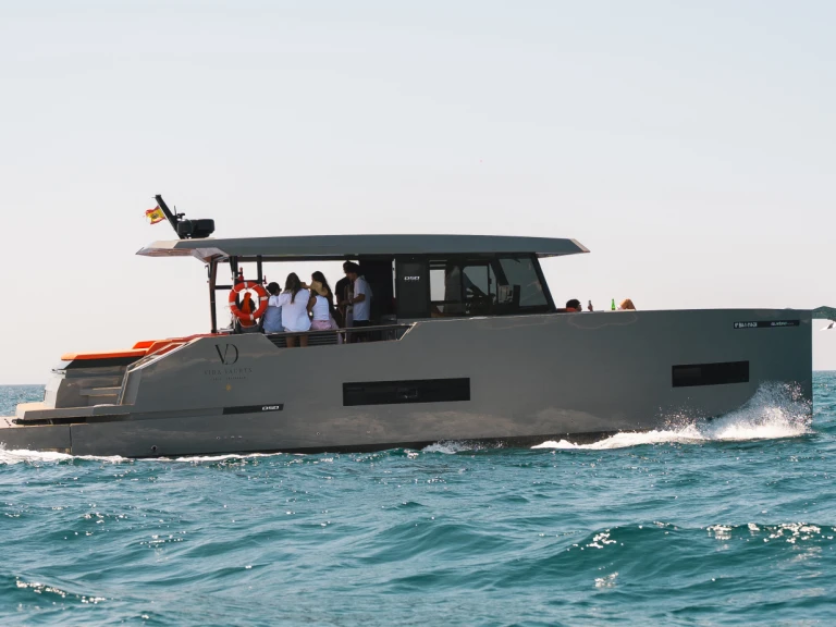 Noleggio a Puerto De Barbate – De Antonio D50 Coupe su SamBoat