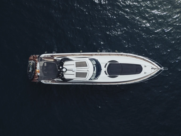 Noleggio Yacht di lusso Sunseeker con patente nautica