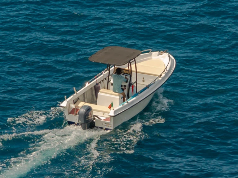 Noleggiare una Meta Boats 650 Open a Porto do Funchal