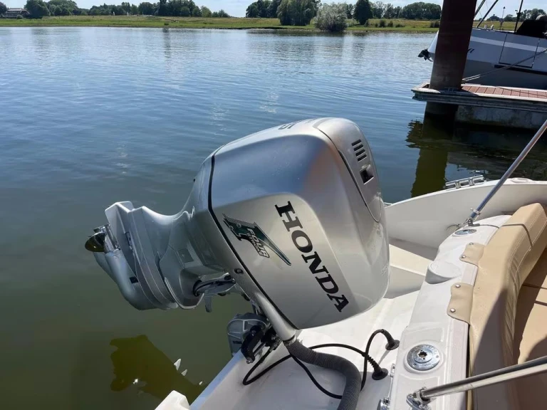 Noleggio Barca a motore Bénéteau con patente nautica