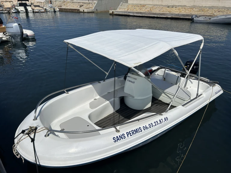 Noleggio Barca a motore Jeanneau con patente nautica