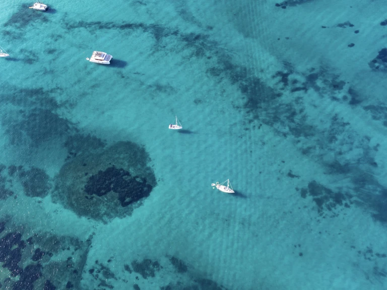 Barca a vela a noleggio a Porto San Paolo al miglior prezzo