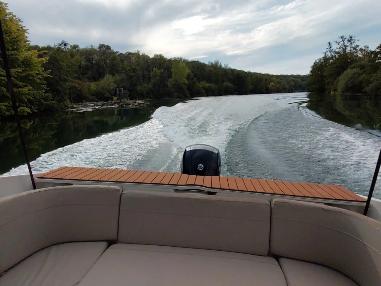 Quicksilver Activ 645 Cabin da affittare a  Meaux