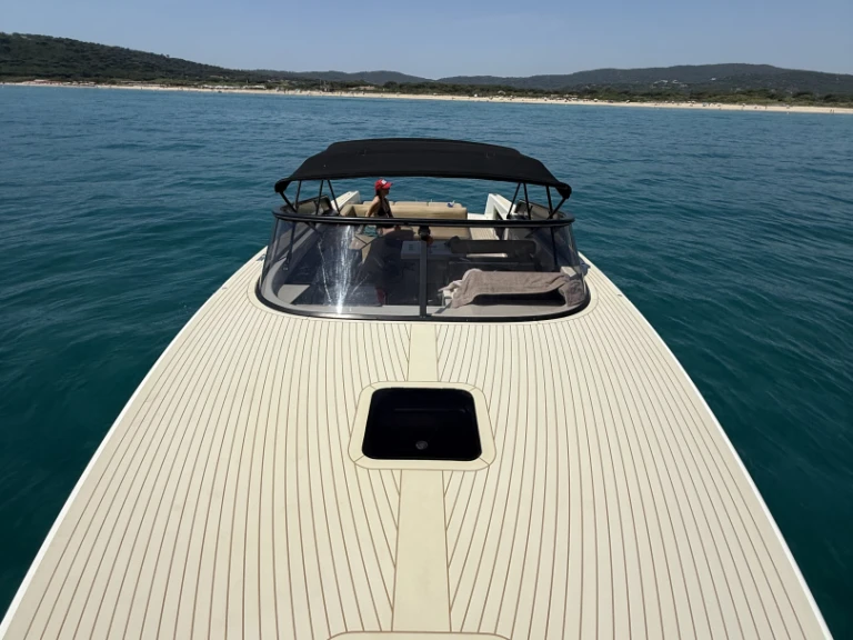 Noleggiare una VanDutch VanDutch 40 a Saint-Tropez