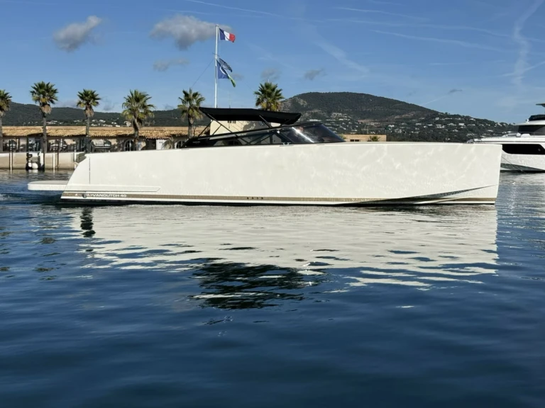 Noleggio Barca a motore VanDutch con patente nautica