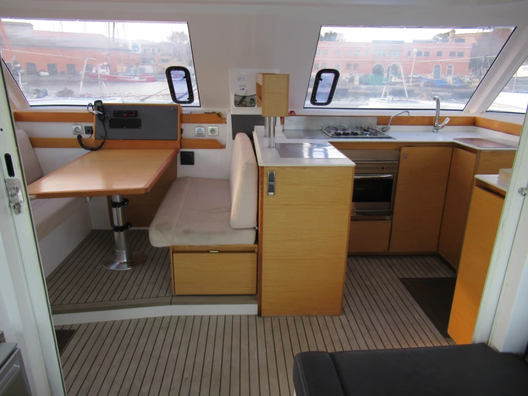Noleggio Catamarano Nautitech con patente nautica