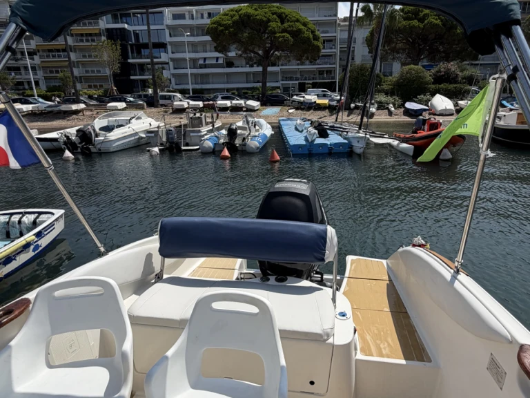 Noleggiare una Quicksilver Quicksilver 600 Commander a Cannes