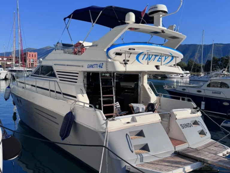 Noleggio Barca a motore a Rrethi i Vlorës – Ferretti Altura 39