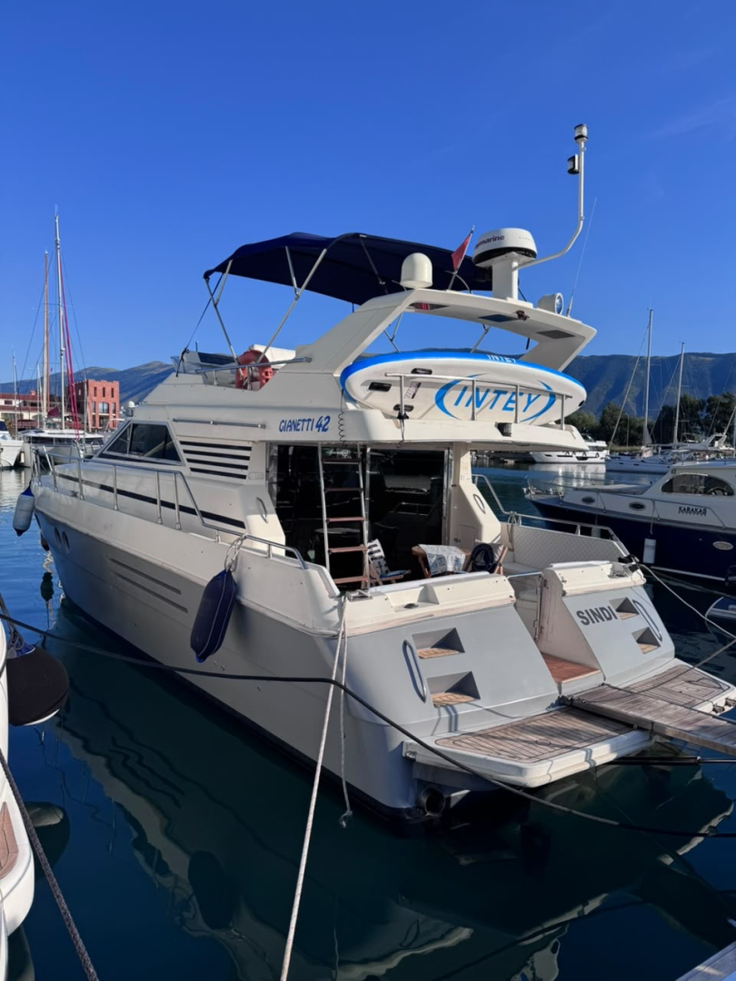 Noleggio Barca a motore a Rrethi i Vlorës – Ferretti Altura 39