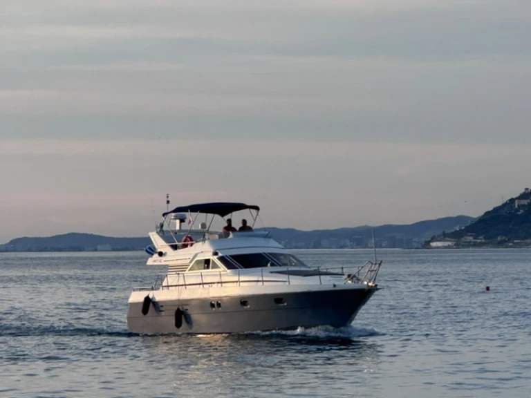 Noleggio Barca a motore Ferretti con patente nautica