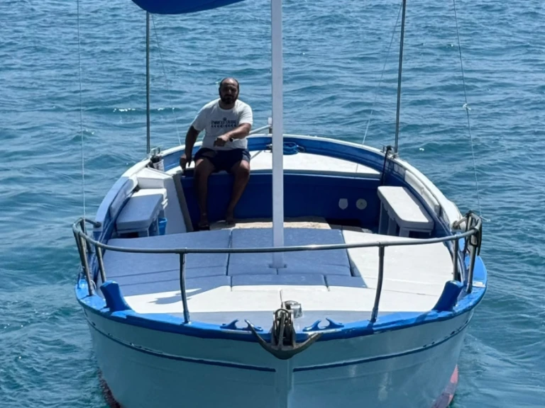 Noleggio Barca a motore a Italia – Mileo Gozzo 8.70