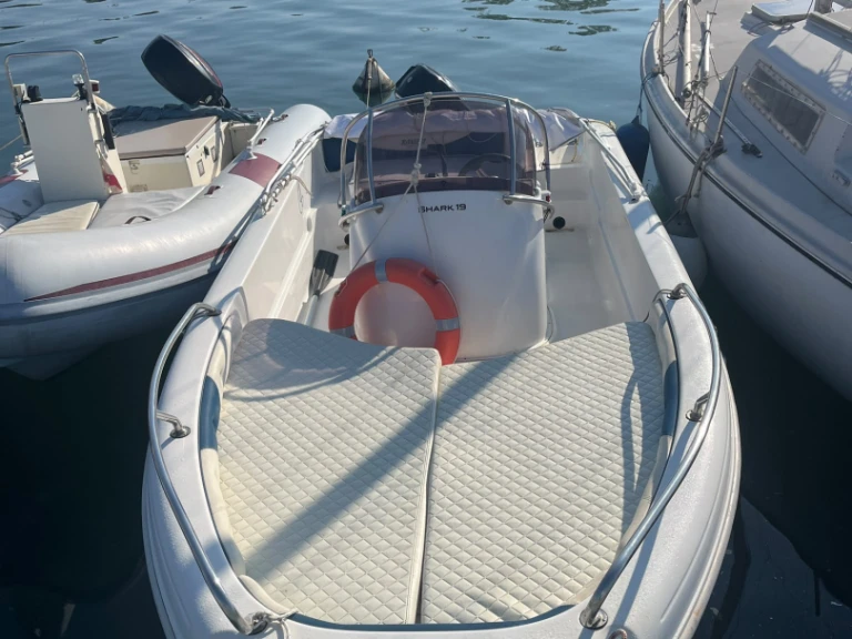 Noleggio Barca a motore a Portoferraio – Ranieri Soverato 565