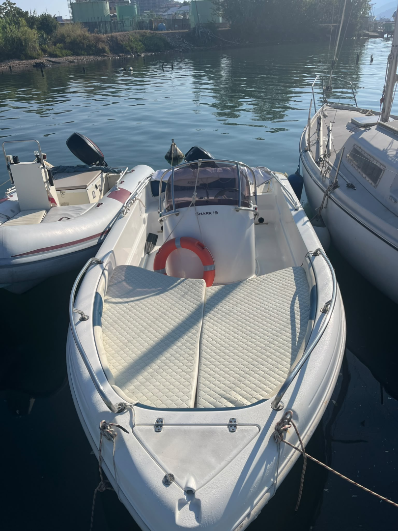 Noleggio Barca a motore a Portoferraio – Ranieri Soverato 565