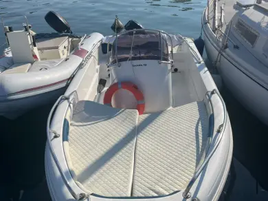 Noleggio Barca a motore a Portoferraio – Ranieri Soverato 565