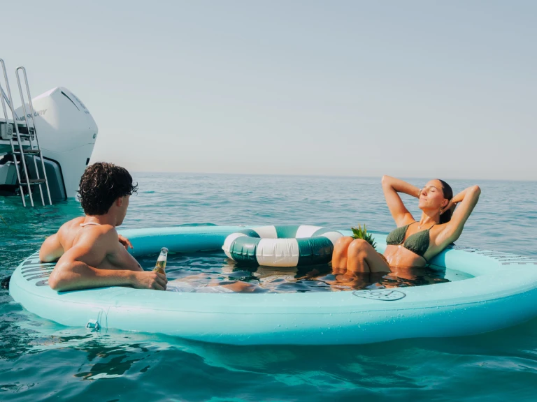 Noleggio barche Aquila Aquila 36 Sport a Barcellona su Samboat