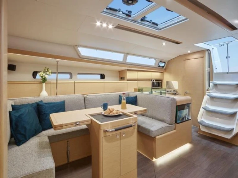 Noleggio barche Jeanneau Sun Odyssey 449 a Gouviá su Samboat