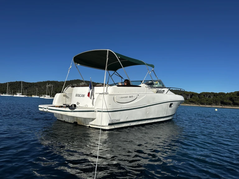Noleggio Barca a motore Jeanneau con patente nautica