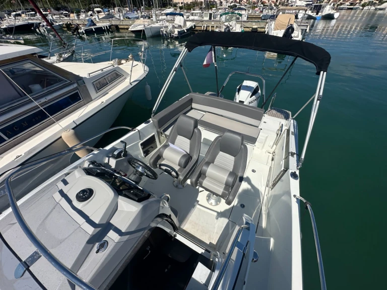 Noleggio a Cogolin – Jeanneau Cap Camarat 7.5 WA Serie 2 su SamBoat
