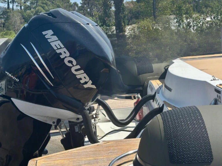 Noleggio barche cantieri magazzu SPIDER a Porto-Vecchio su Samboat