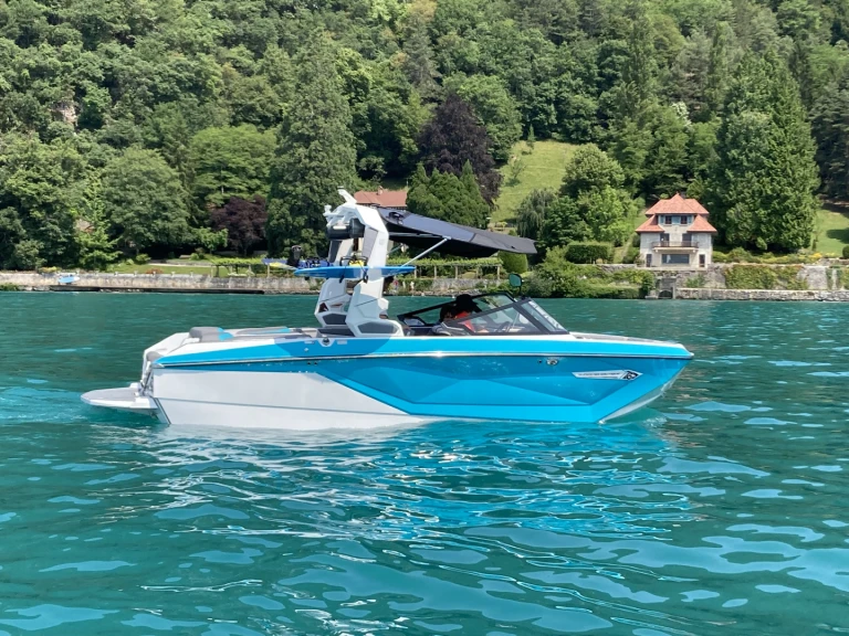 Noleggio Barca a motore a Annecy – Nautique Correct Craft g21