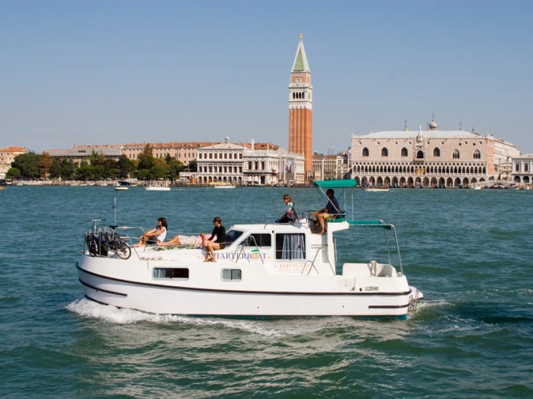 Noleggiare una  NCF First a Chioggia