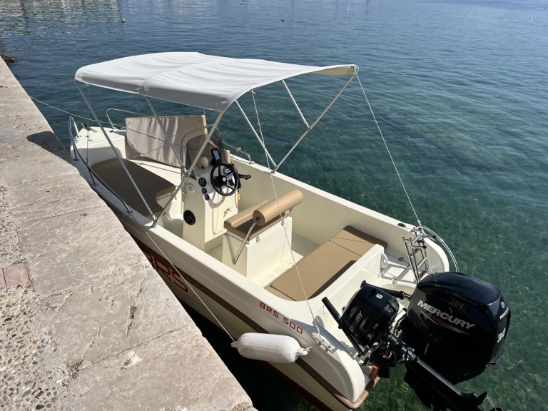Noleggio Barca a motore con o senza skipper BRS a Navarino