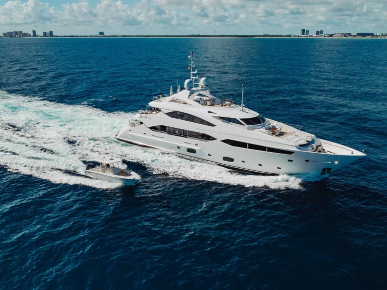 Noleggio Yacht di lusso Sunseeker con patente nautica