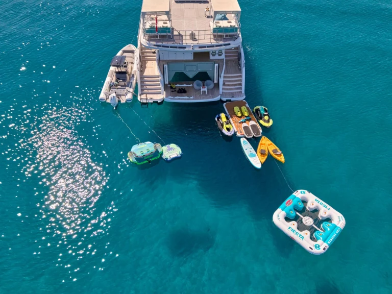Noleggio Yacht di lusso a Atene – Custom Power Cat SAMARA